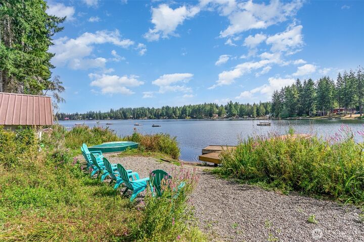 Property Photo: 2181 E Trails End Drive WA 98528