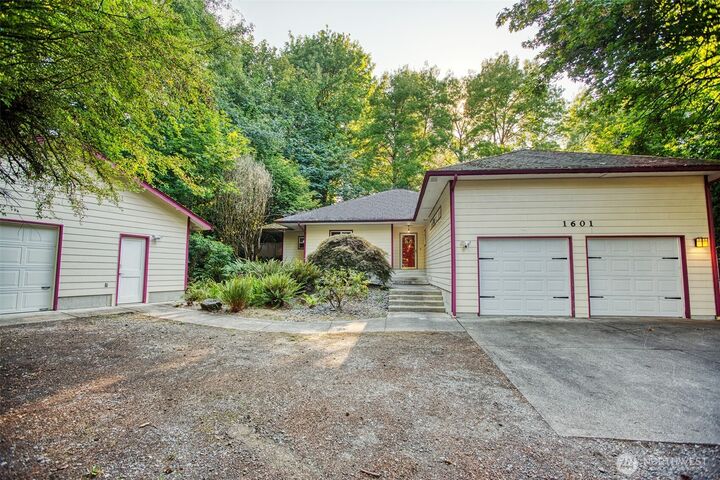 Property Photo:  1601  Eastside Street SE  WA 98501 