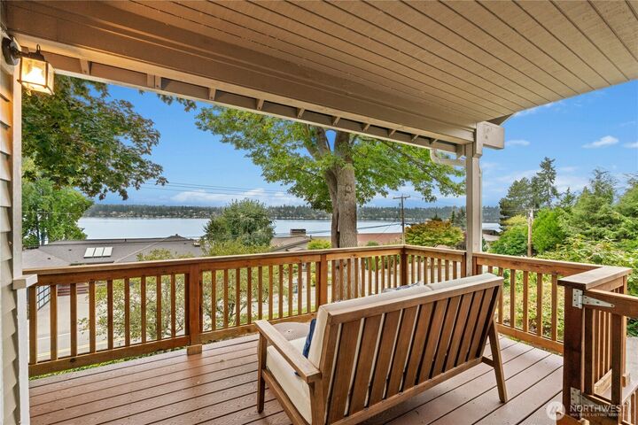 Property Photo: 12506 Holmes Point Drive NE WA 98034