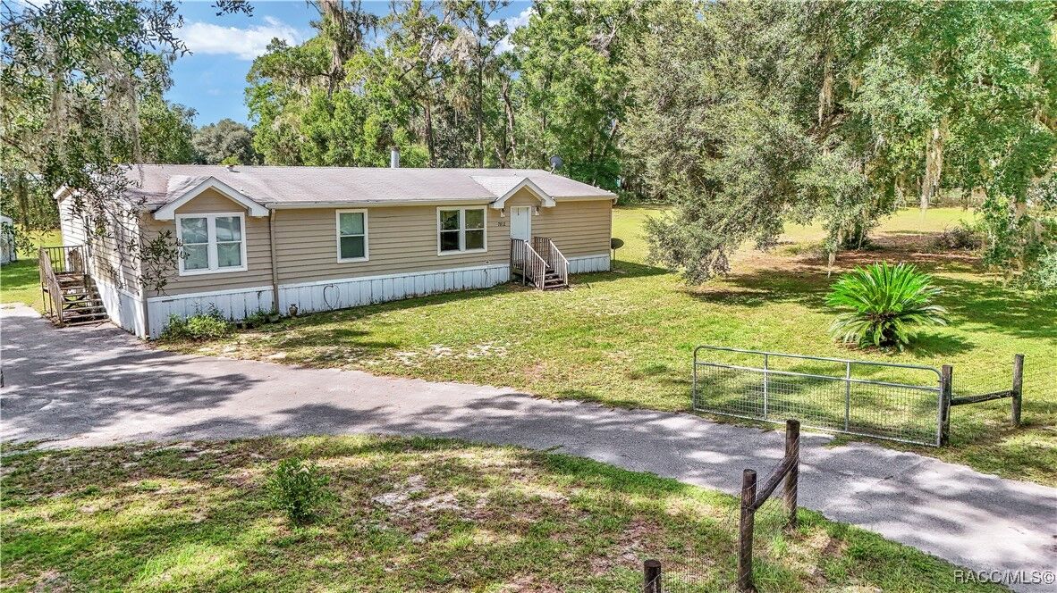 Property Photo: 7812 W Laura Street FL 34433