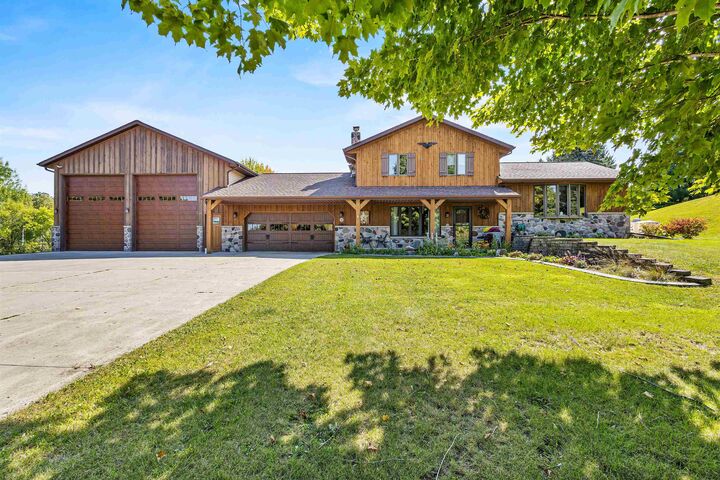 9092 N Paradise Road  Kewaskum WI 53040-9719 photo