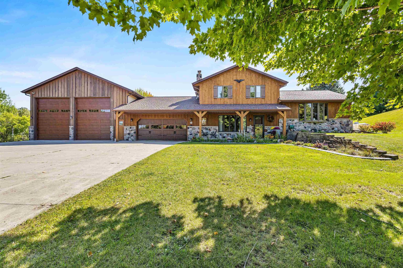 Property Photo:  9092 N Paradise Road  WI 53040-9719 