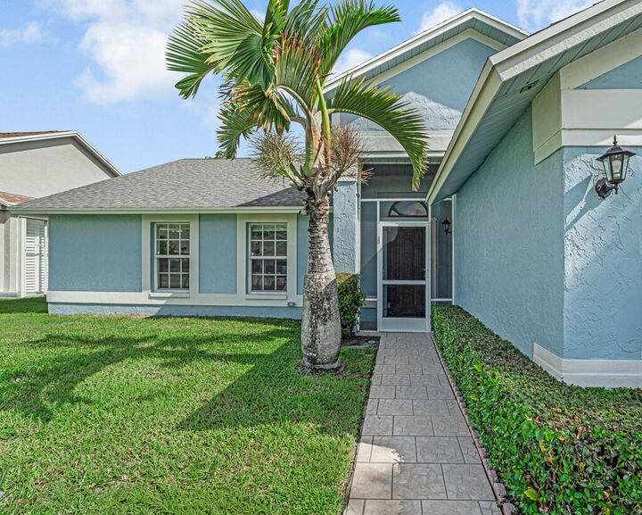 Property Photo:  9935 Cross Pine Court  FL 33467