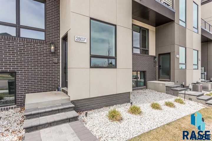 Property Photo:  2807 S Terry Ave  SD 57106 