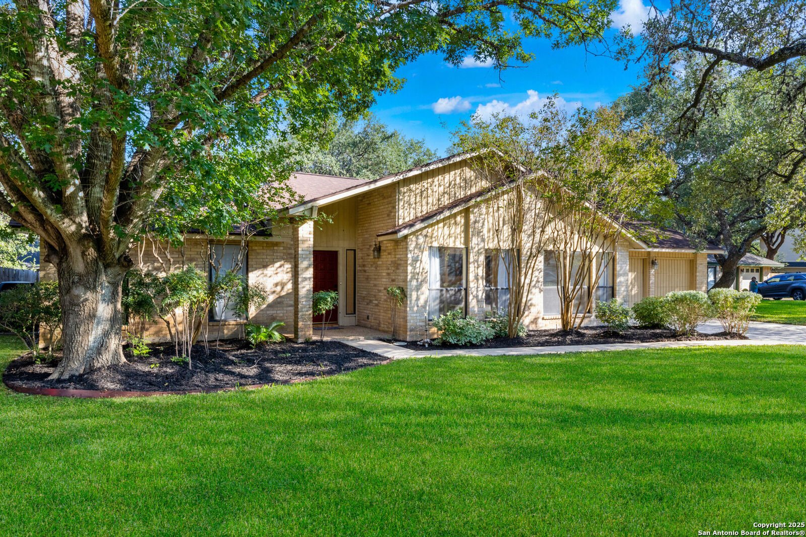 Property Photo: 814 Lone Wolf TX 78232