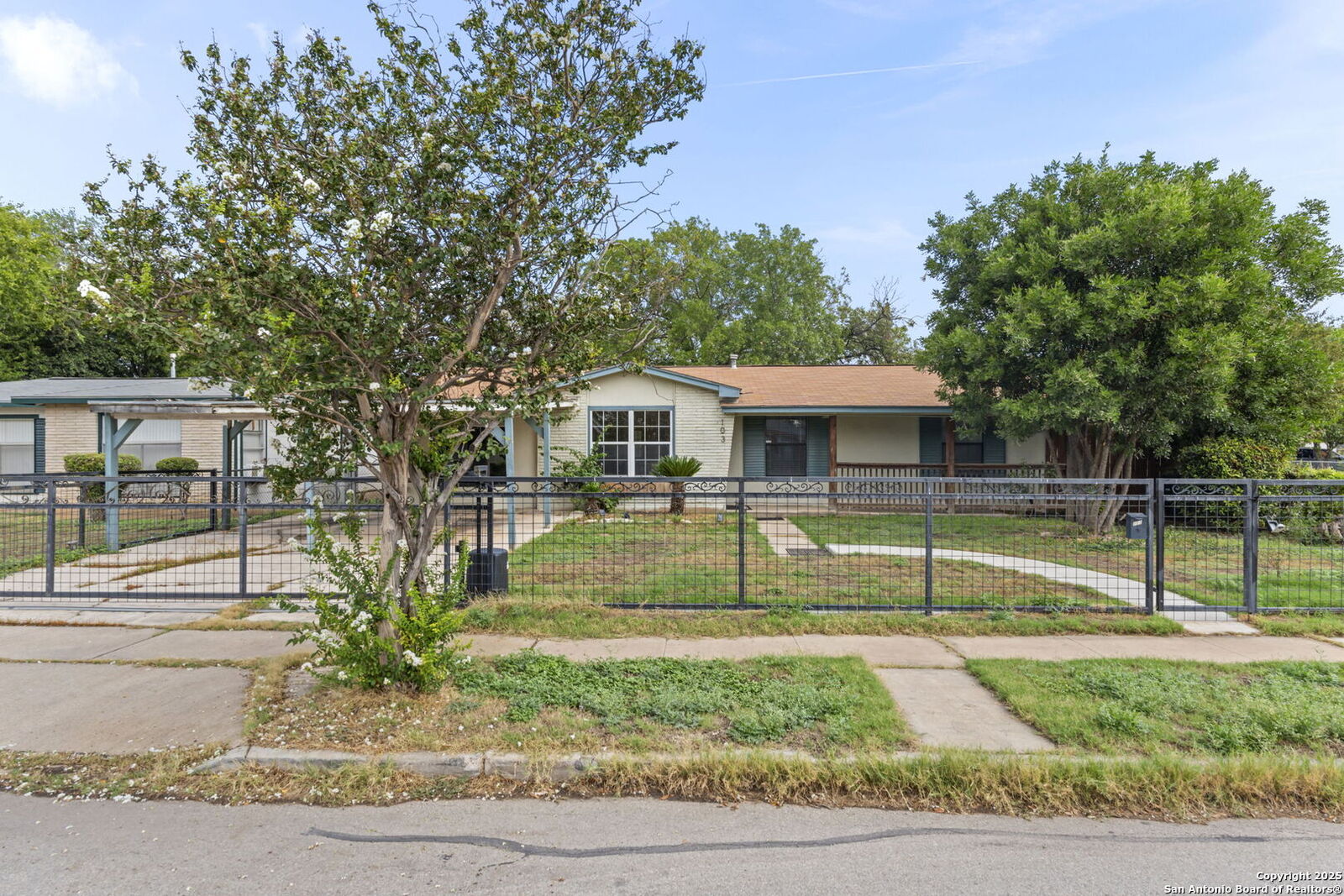 Property Photo: 103 Carmen Pl TX 78207