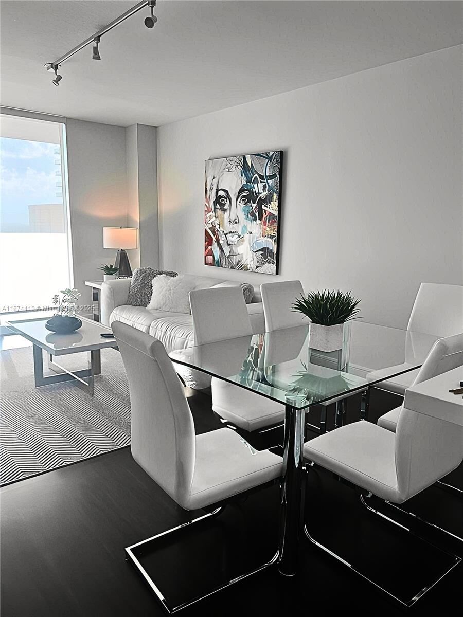 Property Photo:  1250 S Miami Ave 2011  FL 33130 