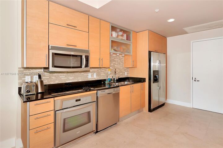 Property Photo: 60 SW 13th St 3402 FL 33130