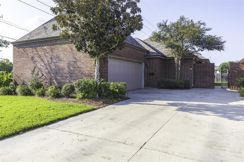 Property Photo: 732 Julius St Street LA 70605