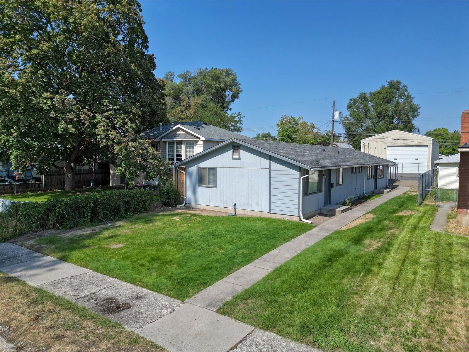 Property Photo: 819 E E Sanson Ave 817 E Sanson WA 99207