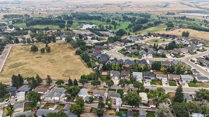 Photo de la propriété: 474 4th Avenue SE SK S9H 3M1