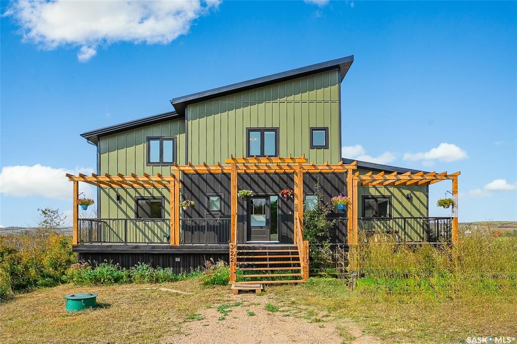 Property Photo: 322 Laurier Crescent SK S0K 2L0