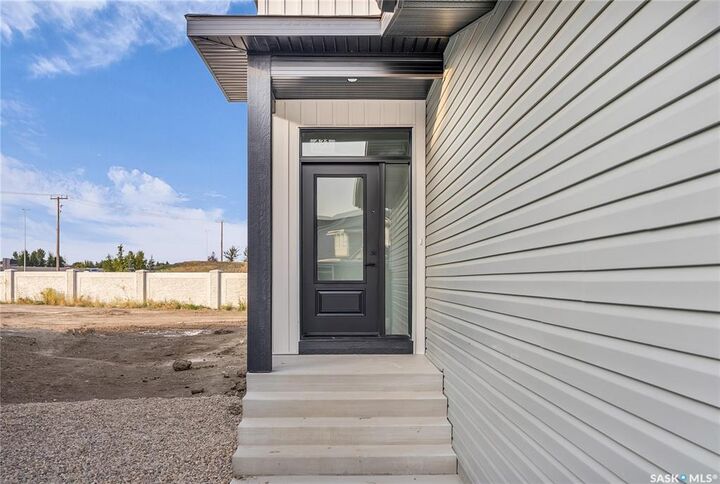 Property Photo: 431 Doran Crescent SK S7V 0T9