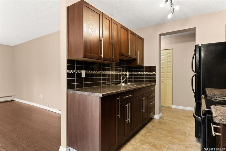Property Photo:  1953 Garnet Street 6  SK S4T 2Z5 