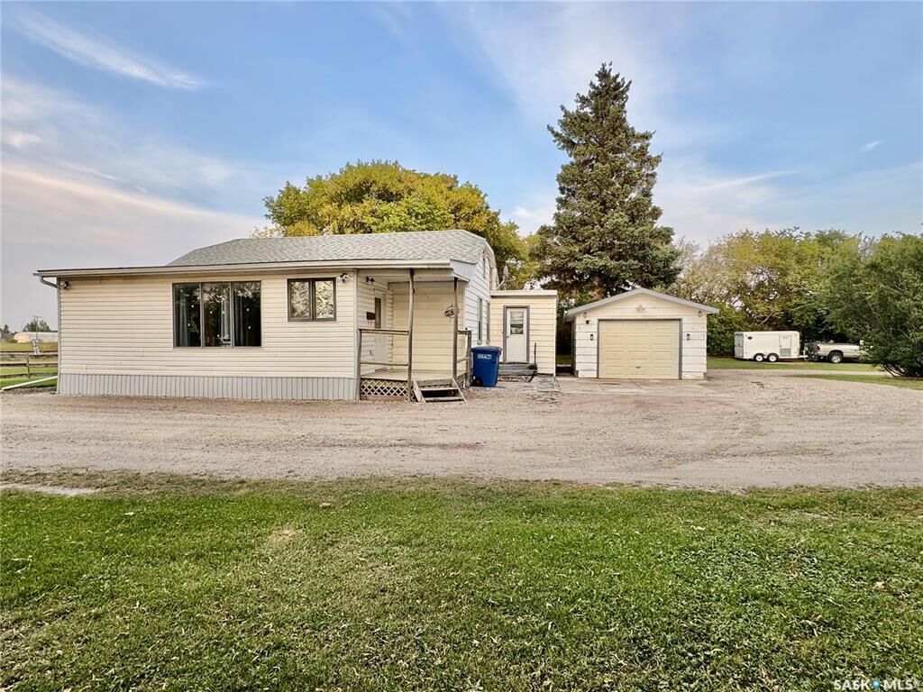 Photo de la propriété:  98 4th Avenue  SK S0K 2A0 