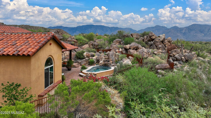 Property Photo: 14334 N Mickelson Canyon Court AZ 85755