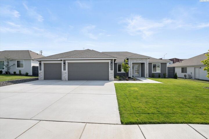 10514 Chinook Dr  Pasco WA 99301 photo