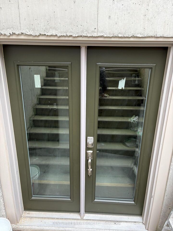 Photo de la propriété:  350 Rymal Road W Basement  ON L9B 1B8 