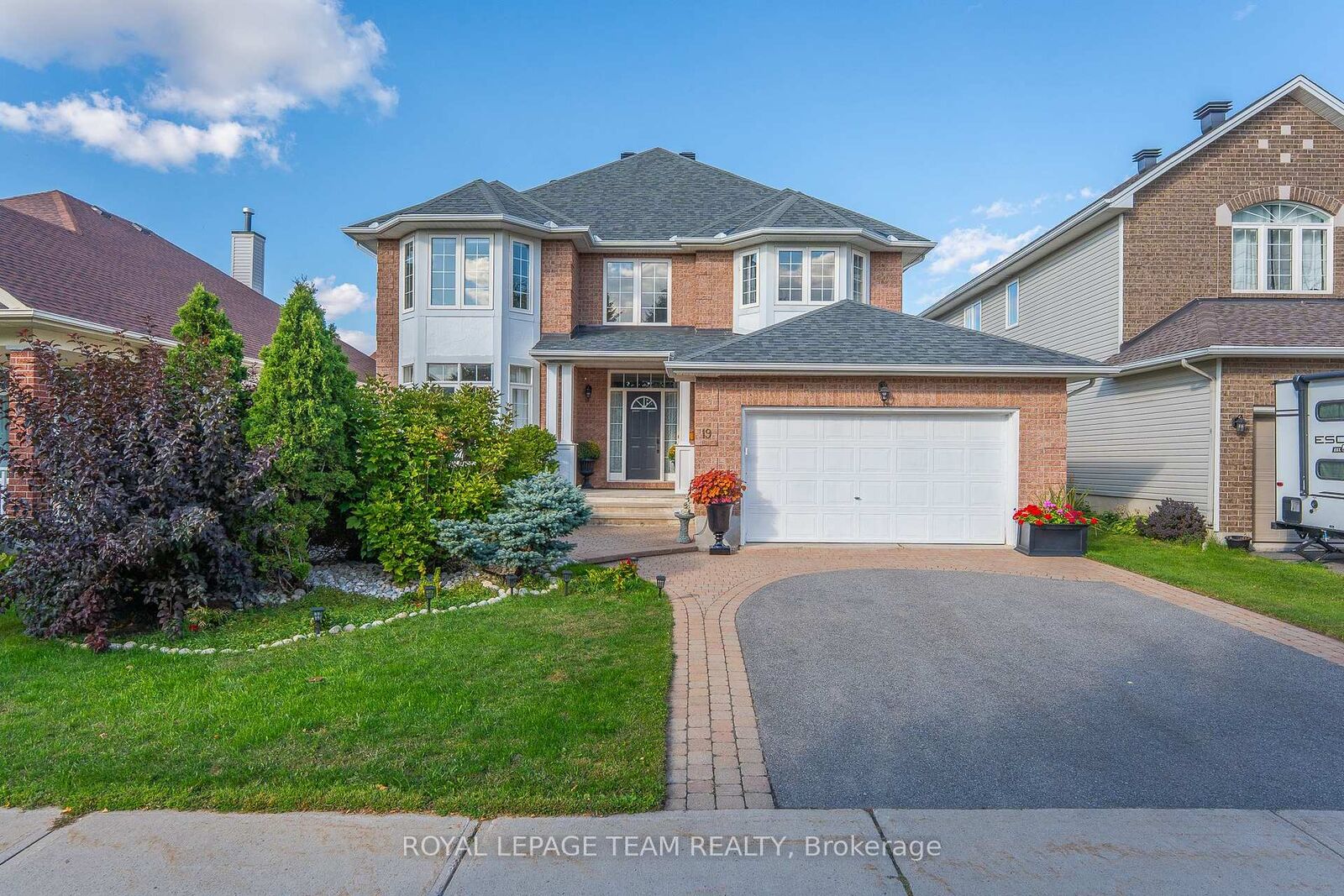Property Photo:  19 Black Tern Crescent  ON K2M 2Z4 