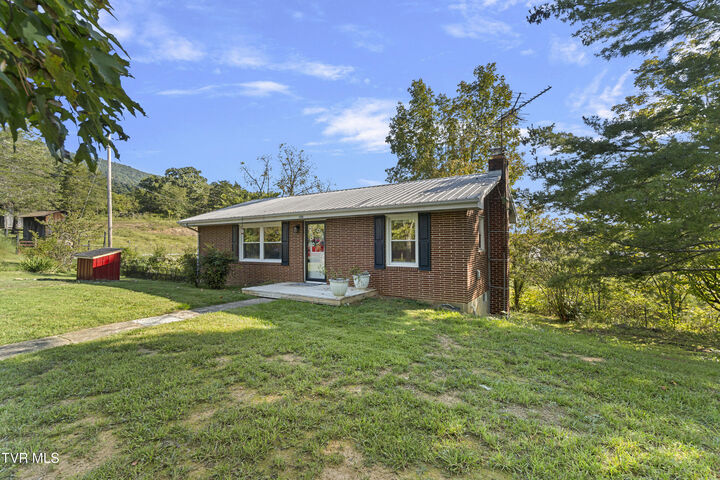 Property Photo: 2395 Fodderstack Mountain Loop TN 37745