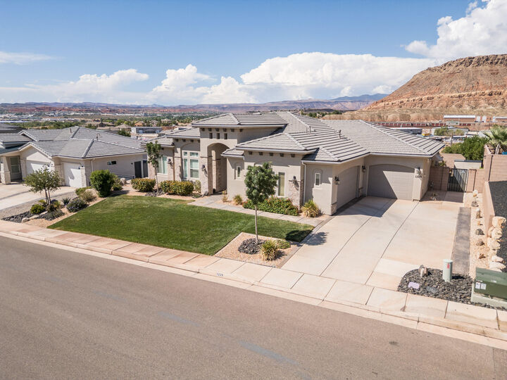 Property Photo:  1229 E Black Brush Dr  UT 84780 