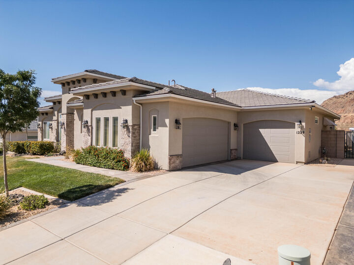 Photo de la propriété:  1229 E Black Brush Dr  UT 84780 