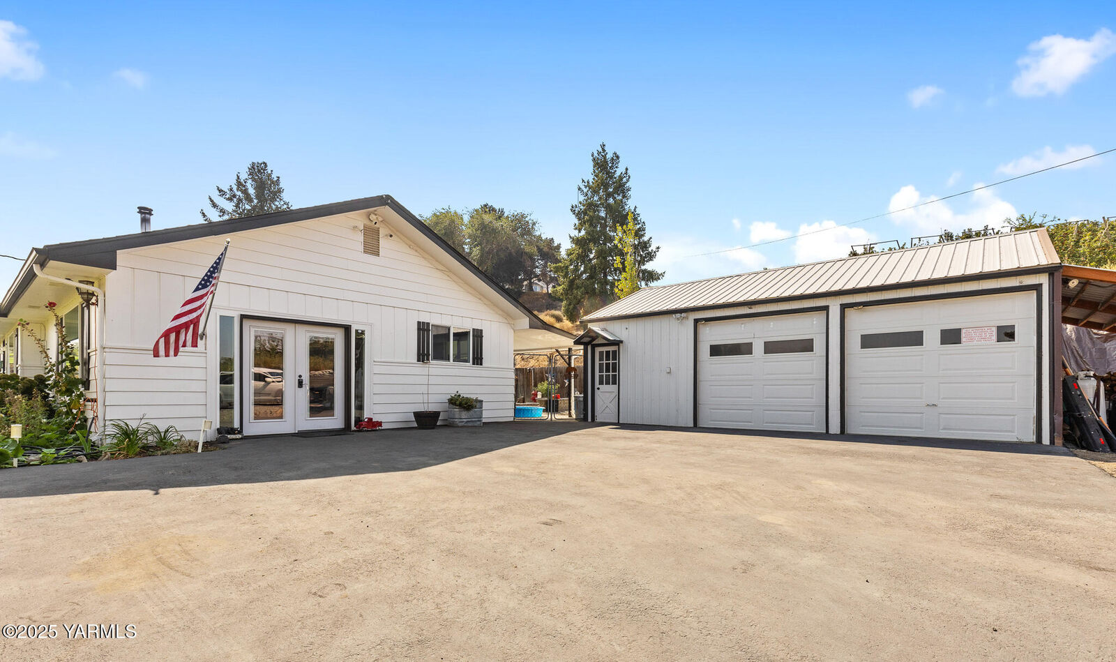 Property Photo: 440 Lynwood Ln WA 98942