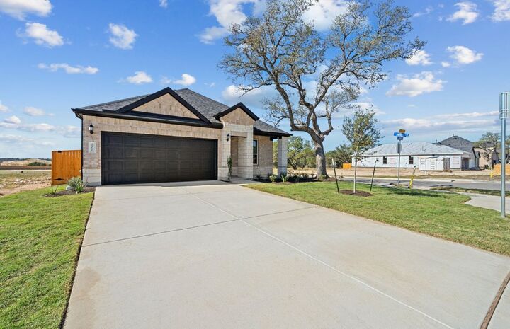 Property Photo:  200 Adlai Avenue  TX 78633 