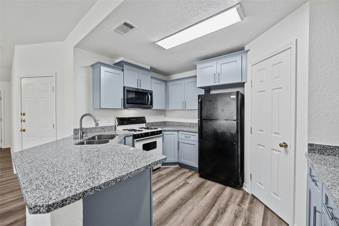 Property Photo: 502 Rockmoor Drive B TX 78628