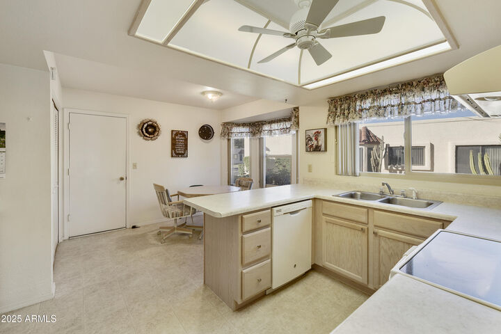 Property Photo:  649 S Arrowwood Way  AZ 85208 