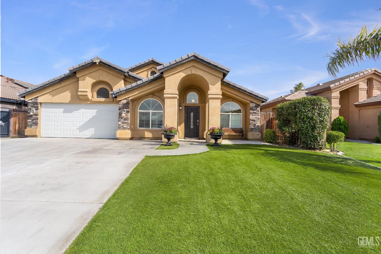 Property Photo: 9320 Cadbury Drive CA 93311
