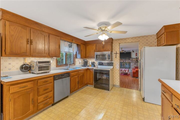 Property Photo: 6867 Thomas Drive NY 13088