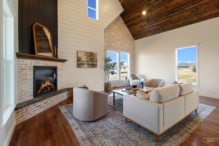 Property Photo:  170 E Pioneer Way  ID 83346 