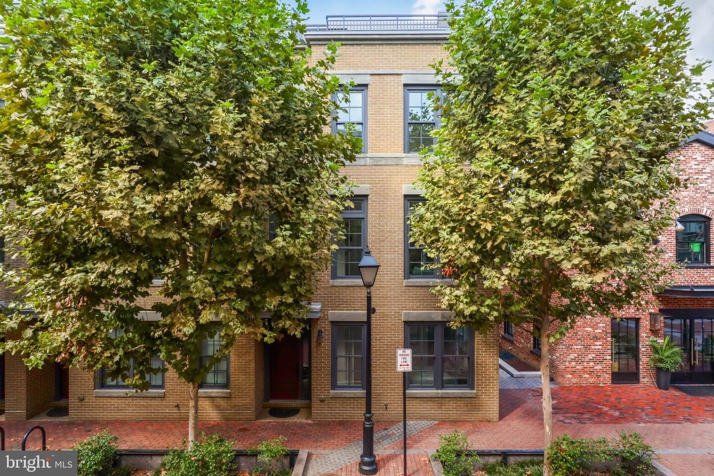 Property Photo: 15 Pioneer Mill Way VA 22314