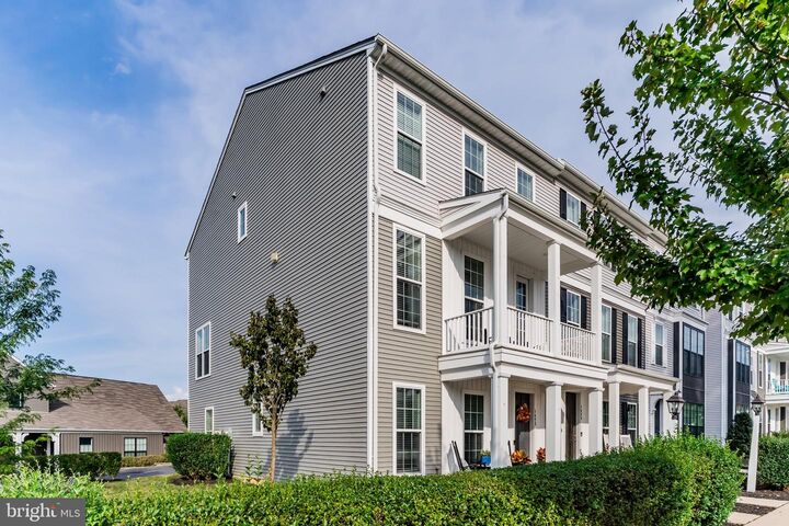 Property Photo:  