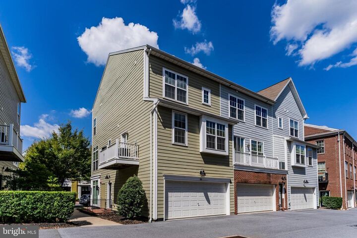 Property Photo:  131 Putnam Way  PA 17050 