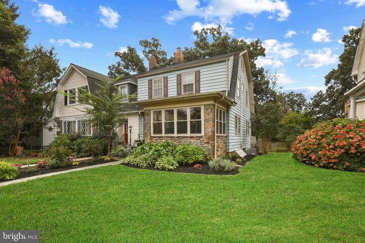 Property Photo:  425 E Lake Avenue  MD 21212 