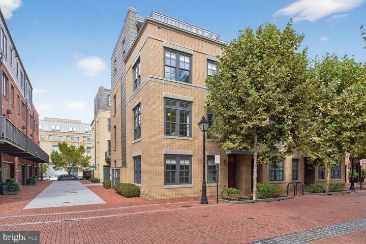 19 Pioneer Mill Way  Alexandria VA 22314 photo