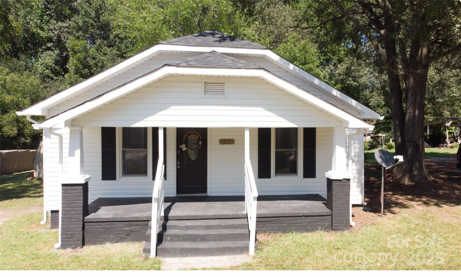 Property Photo:  504 Locust Street  NC 28081 
