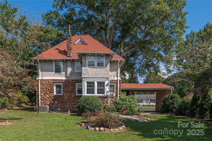 Property Photo:  115 Stonewall Avenue  NC 28778 