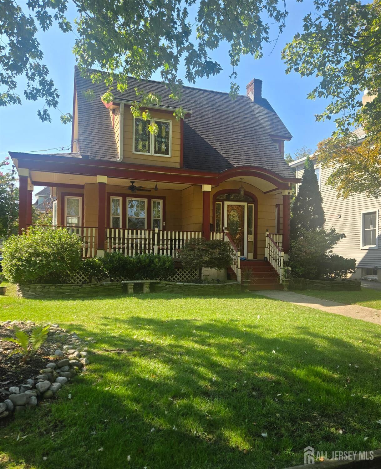 Property Photo:  311 Woodbridge Avenue  NJ 08840 