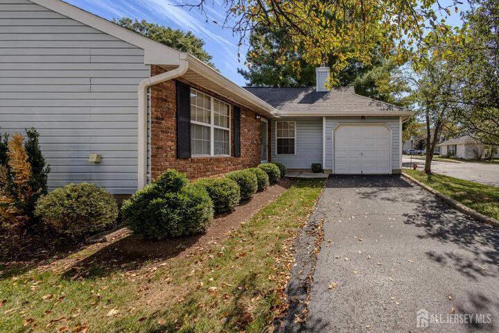 Property Photo:  412 Hawkshead Way  NJ 08873 