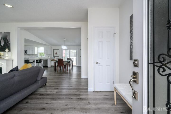 Property Photo:  18 Parkview Way  NJ 07726 
