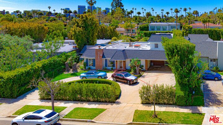 Property Photo:  525 N Rexford Dr  CA 90210 