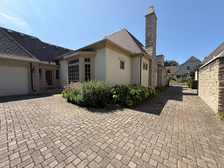 Property Photo: 3414 Loire Lane OH 43221