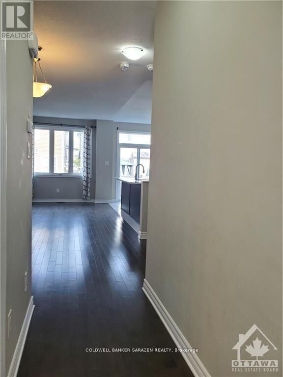 Property Photo:  948 Kilbirnie Drive  ON K2J 6G2 