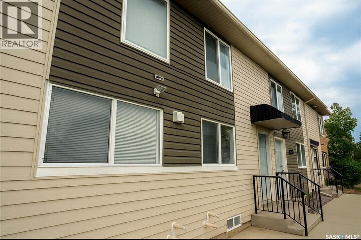 Property Photo:  4 315 N Avenue S  SK S7M 2N2 