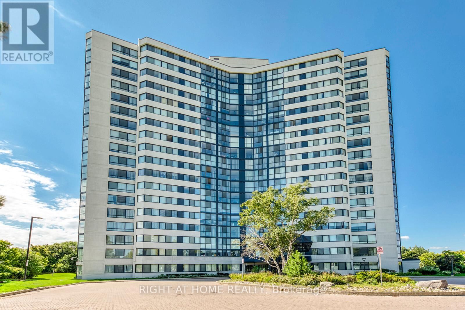 Property Photo: 1360 Rathburn Road East 1603 ON L4W 4H4