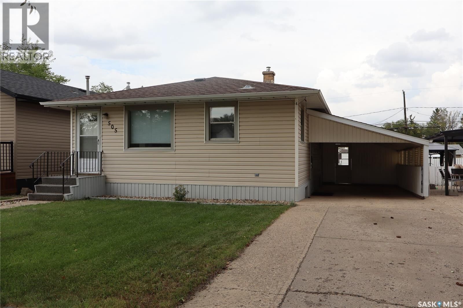 Property Photo:  505 2nd Avenue E  SK S0H 0B0 