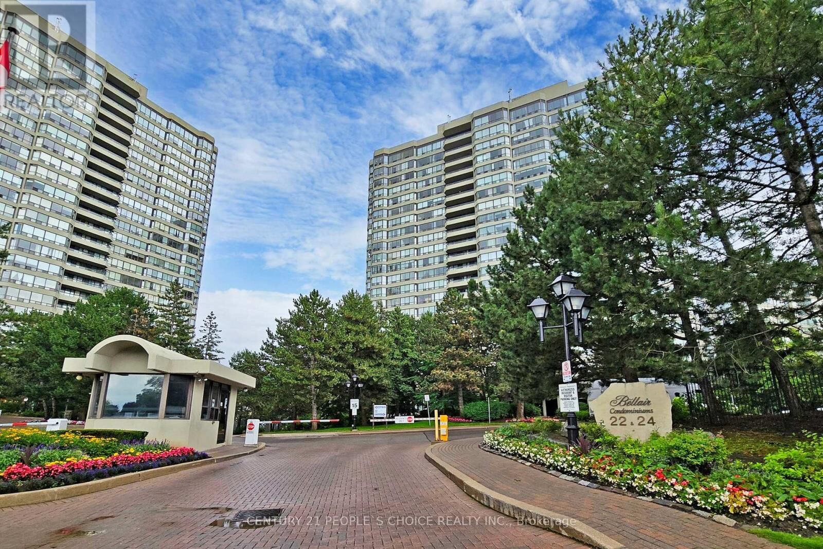 Property Photo:  24 Hanover Road 1910  ON L6S 5K8 